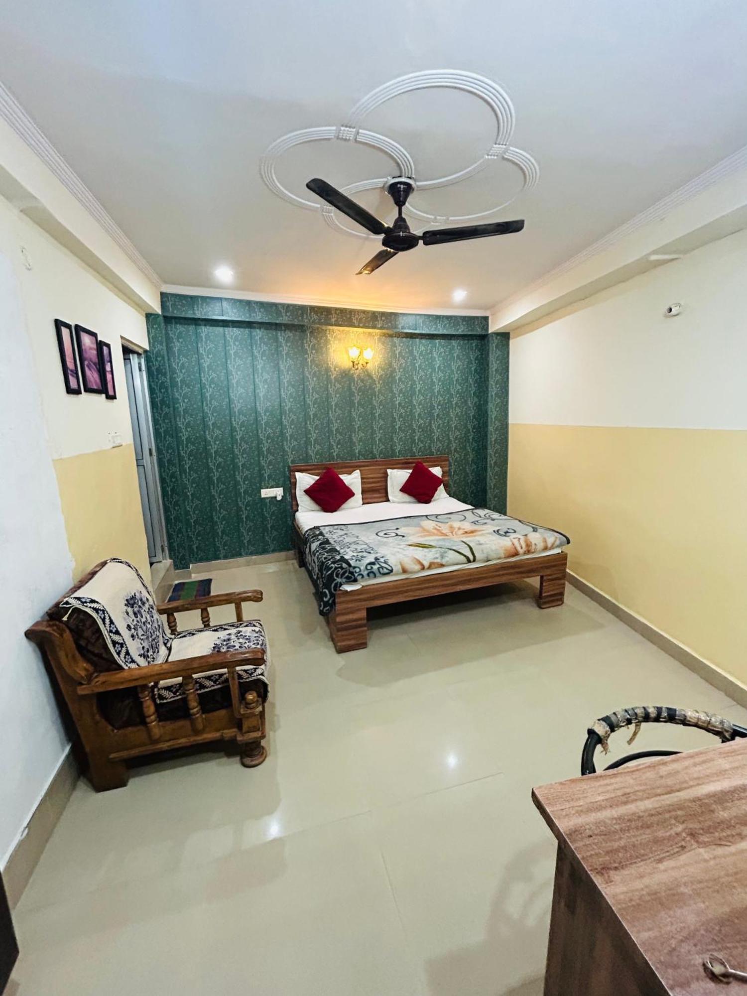 Sainik Guest House 500Mtr From Medanta Hospital Лакхнау Экстерьер фото